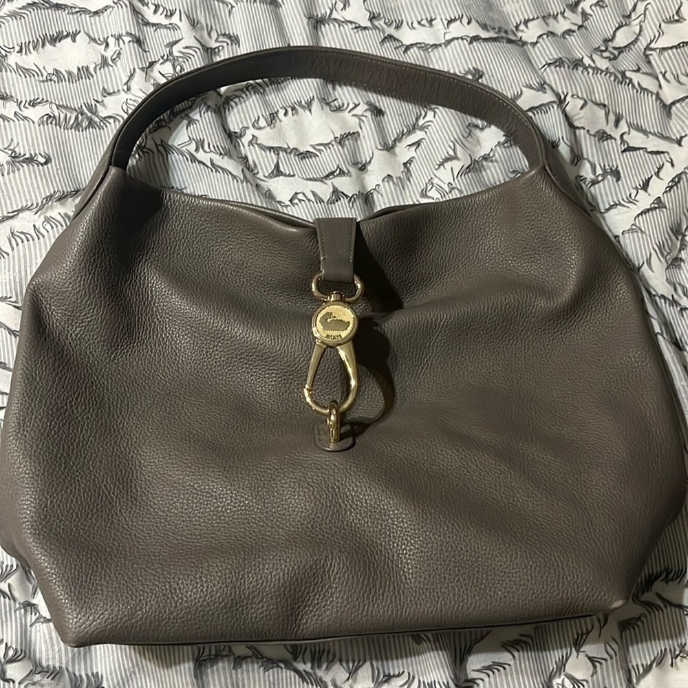 EUC Dooney & Bourke shoulder bag.